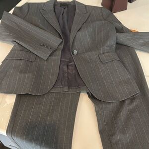 Limited Drew Fit gray pinstripe crop pant suit 10/6